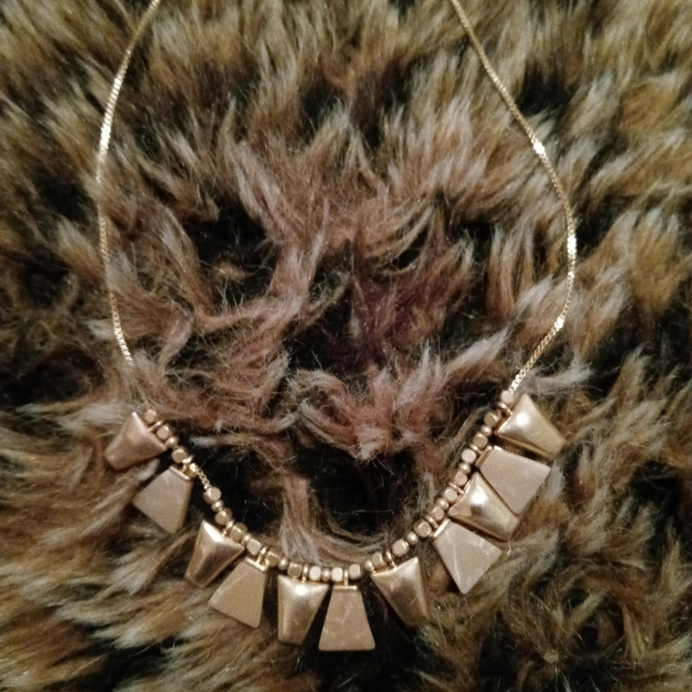 Universal Thread necklace - Picture 3 of 4